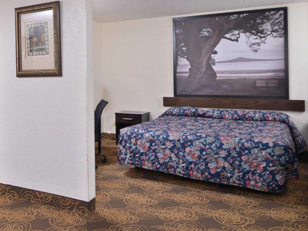 Rodeway Inn Waukegan Image 10