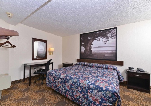 Rodeway Inn Waukegan image 27