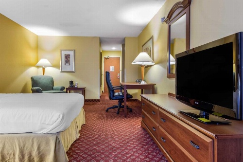 Rodeway Inn Waukegan image 31